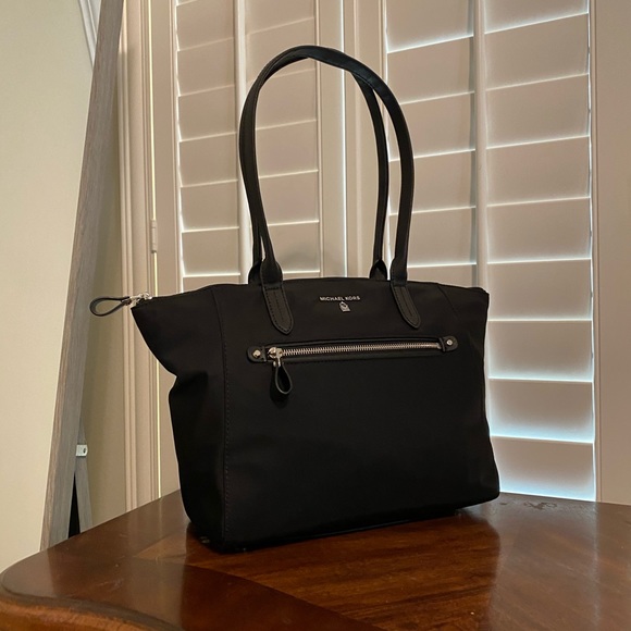 Michael Kors Handbags - Michael Kors nylon Kelsey medium tote